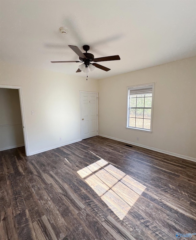 empty room featuring dark hardwood / wood-style floors and ceiling fan