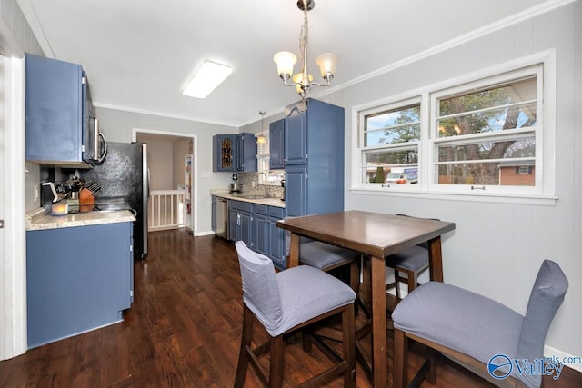 dining room featuring an inviting chandelier, crown molding, and dark wood-style flooring