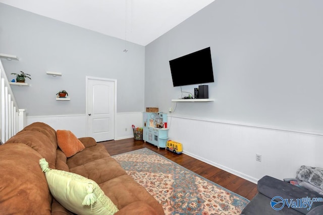 living area with a wainscoted wall and wood finished floors