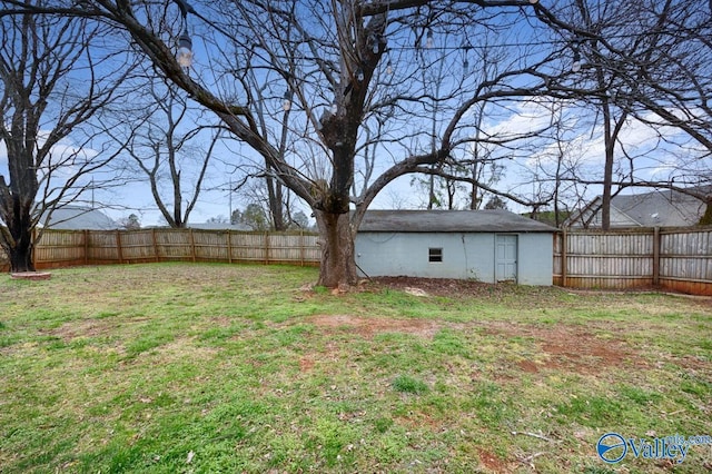 view of yard featuring an outdoor structure and a fenced backyard