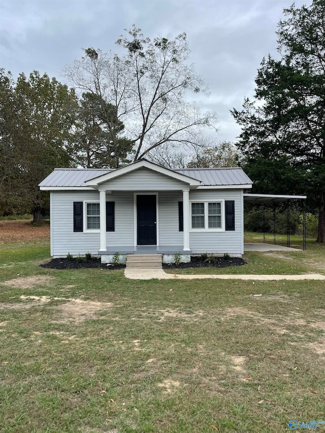 view of front of house with a carport and a front lawn