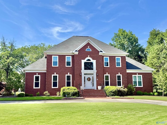904 Whispering Pines Trl, Decatur, AL 35603 - view of front of house with a front yard, roof with shingles, and brick siding