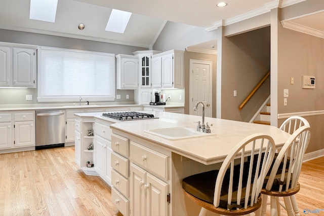 904 Whispering Pines Trl, Decatur, AL 35603 - kitchen with appliances with stainless steel finishes, a sink, a kitchen island, a skylight, and crown molding