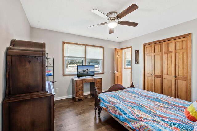 bedroom with ceiling fan, a closet, baseboards, and dark wood-style flooring