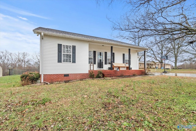 view of front of home featuring covered porch and a front lawn