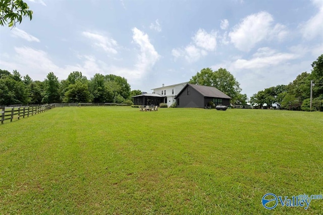 view of yard featuring a rural view