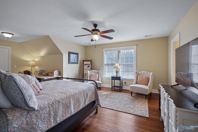 bedroom featuring dark wood-style floors, visible vents, ceiling fan, and baseboards