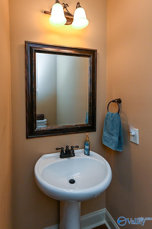 bathroom with baseboards and a sink