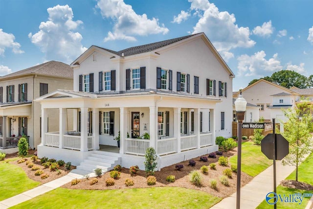 view of front facade featuring a porch and a front yard