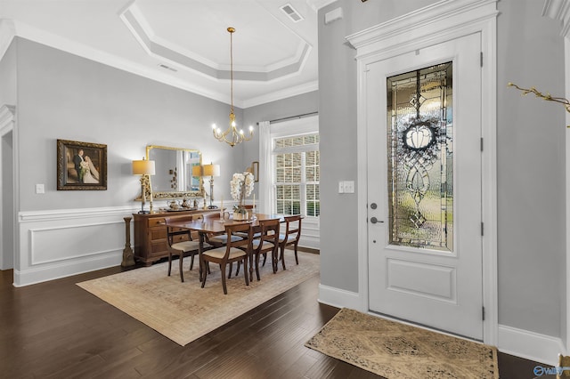 interior space featuring visible vents, dark wood-type flooring, a notable chandelier, and a tray ceiling
