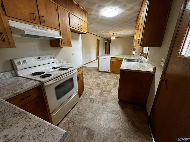 kitchen featuring sink, white appliances, kitchen peninsula, and ceiling fan