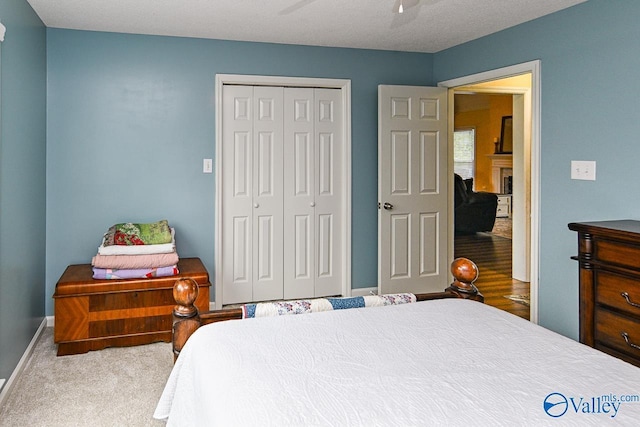 bedroom with carpet floors, baseboards, a ceiling fan, and a closet