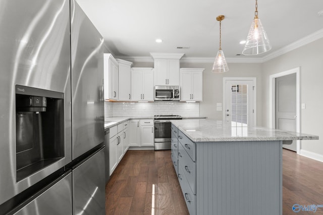 kitchen with crown molding, visible vents, appliances with stainless steel finishes, and dark wood-style floors