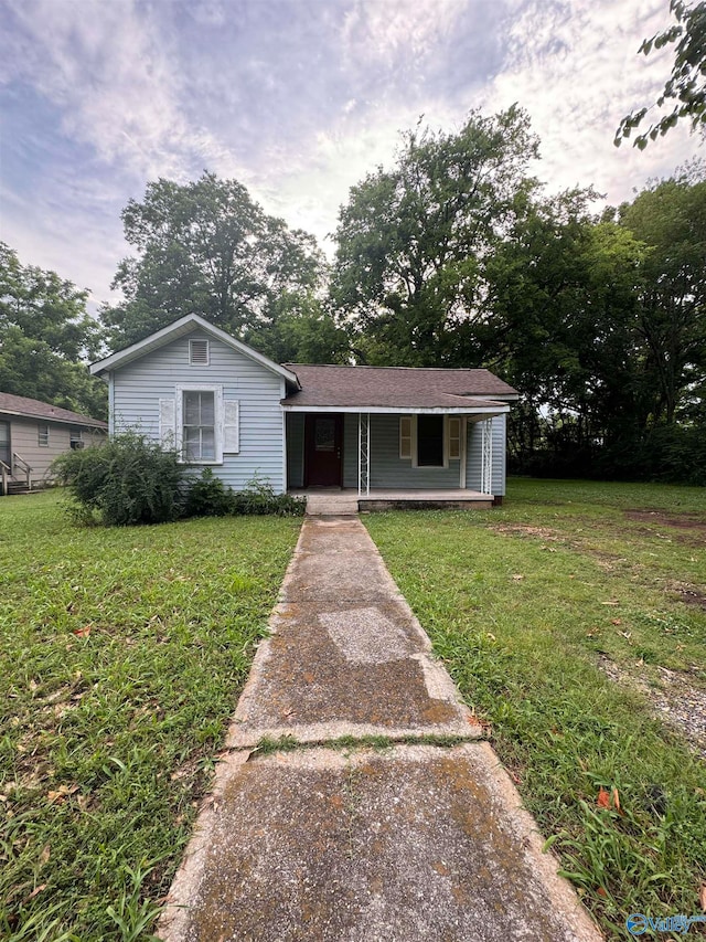 view of front of house with a front yard