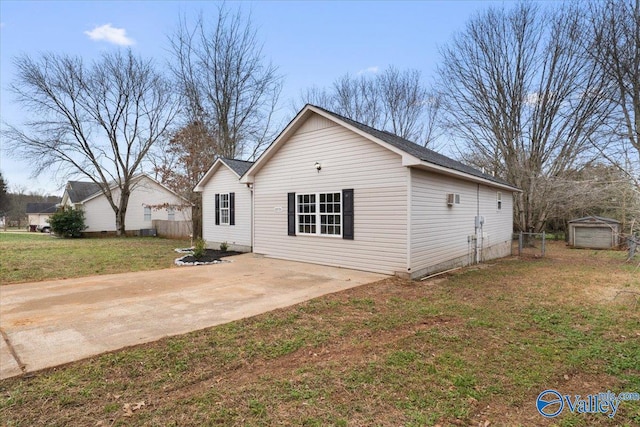 view of front of house with a front yard