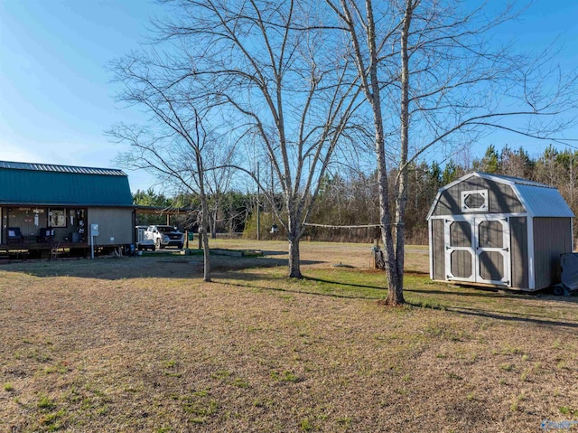 view of yard featuring a storage shed and an outdoor structure