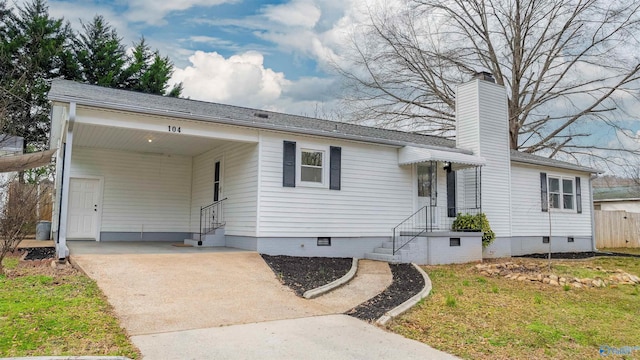 view of front of property featuring a carport