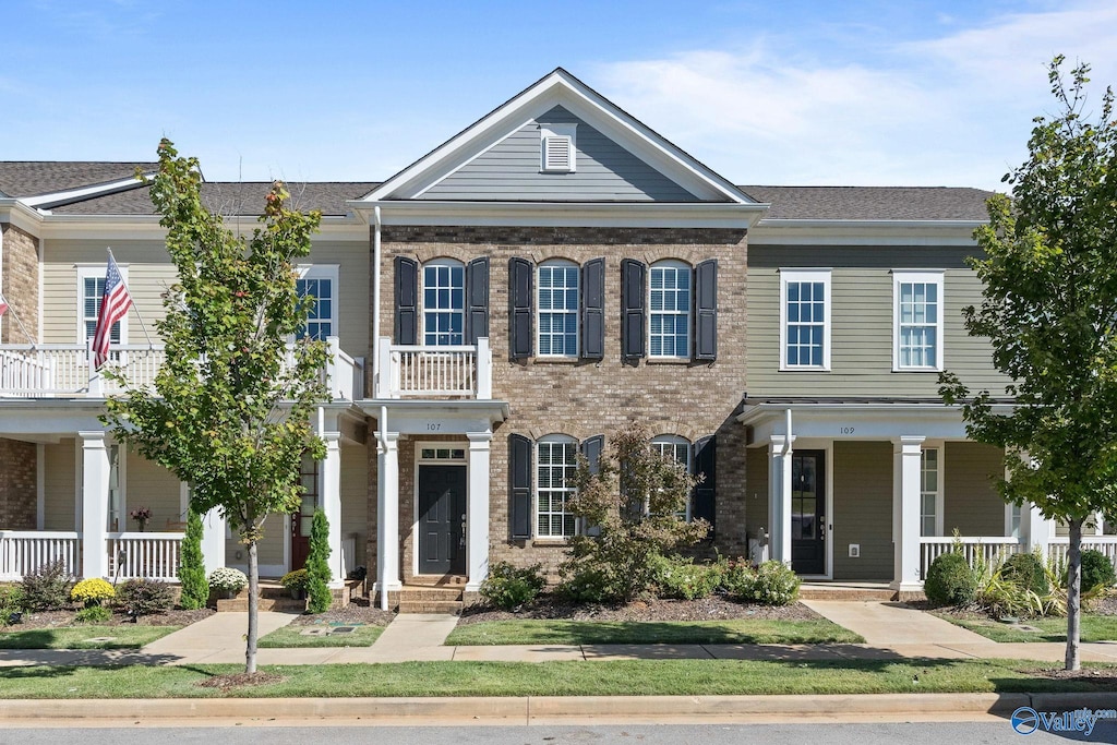 view of front of property featuring a balcony and covered porch