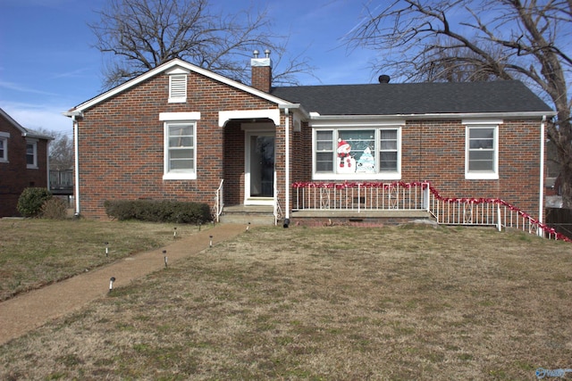 view of front of home featuring a front lawn