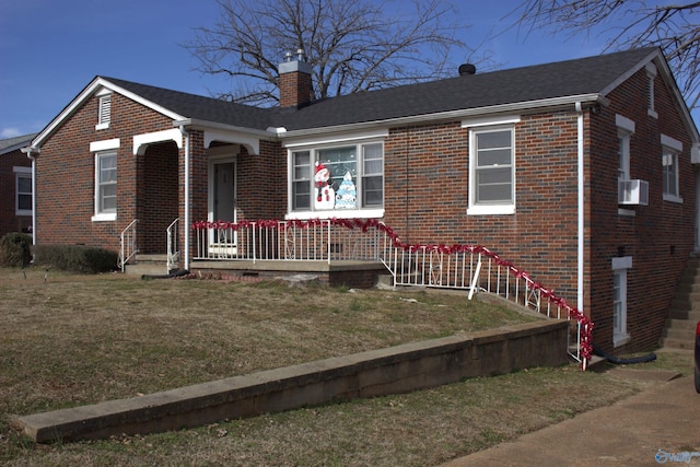 view of front of home featuring cooling unit and a front lawn