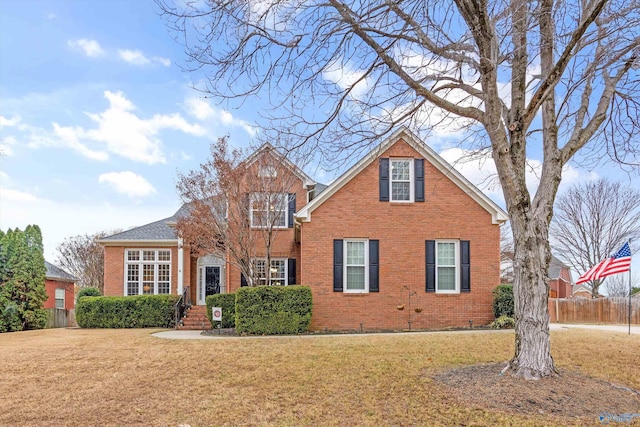 view of front of house featuring a front lawn