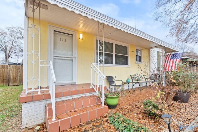 entrance to property featuring a porch