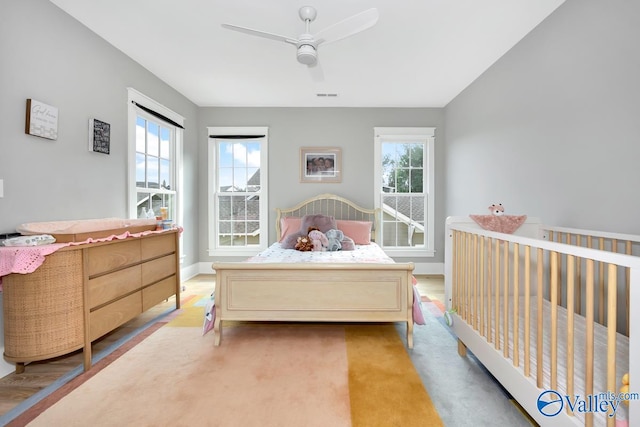 bedroom with ceiling fan