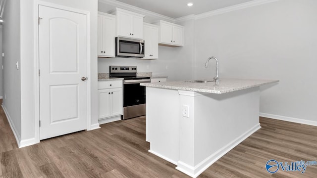 14 Moon Dr, Scottsboro, AL 35769 - kitchen featuring stainless steel appliances, a sink, baseboards, wood finished floors, and white cabinetry