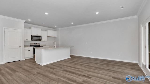 14 Moon Dr, Scottsboro, AL 35769 - kitchen featuring appliances with stainless steel finishes, crown molding, white cabinets, baseboards, and recessed lighting