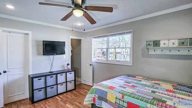 bedroom featuring recessed lighting, a ceiling fan, crown molding, and wood finished floors