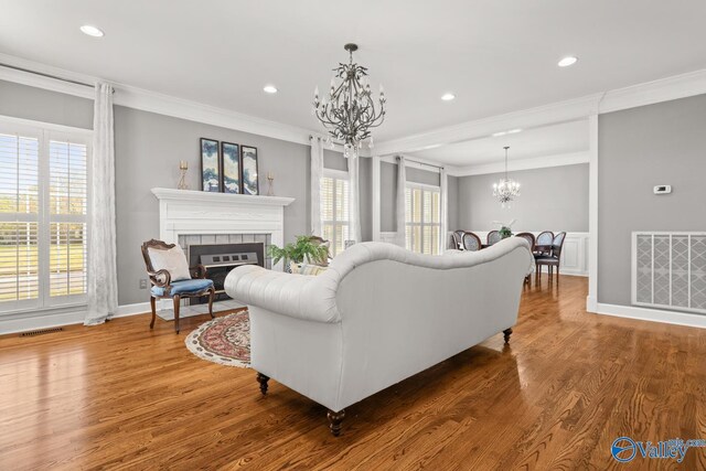 130 Kingswood Dr, Huntsville, AL 35806 - living area featuring ornamental molding, visible vents, an inviting chandelier, and wood finished floors