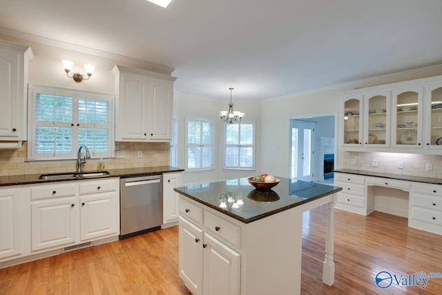102 Twin Island Cir, Madison, AL 35758 - kitchen with dishwasher, a sink, a chandelier, tasteful backsplash, and light wood-type flooring