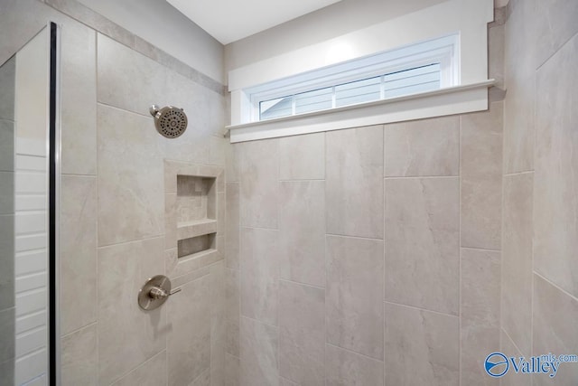 bathroom featuring a tile shower