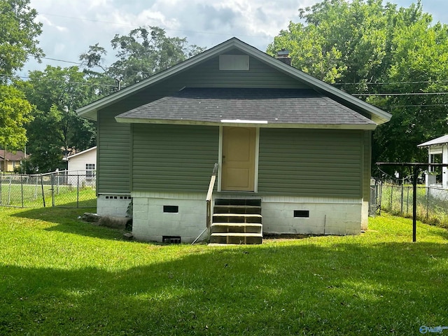 view of front facade featuring a front lawn