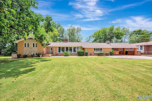 single story home featuring a front lawn