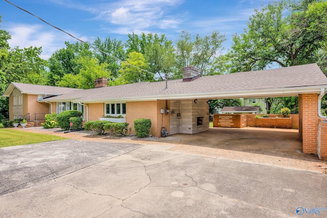 single story home with a carport