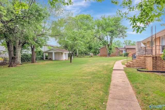 view of yard with an outdoor structure and a garage