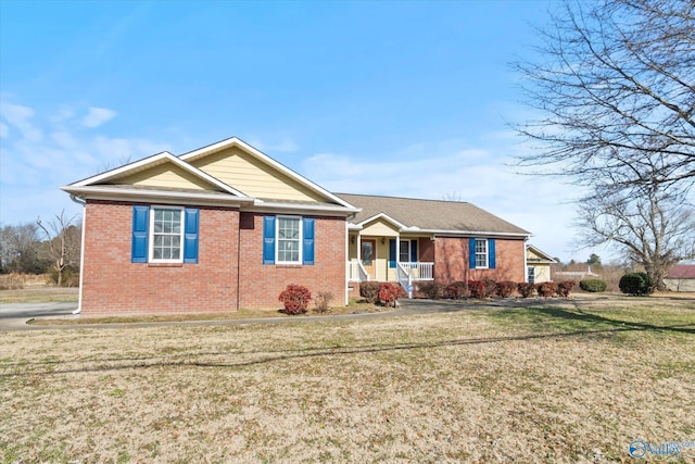 view of front of home featuring a porch and a front lawn