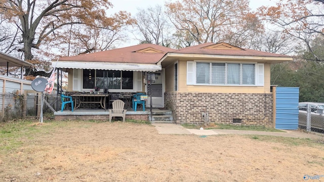 view of front of property with a front yard