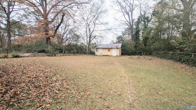 view of yard with a storage shed