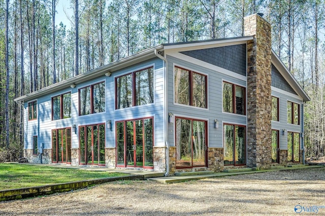 view of front of property with a front lawn