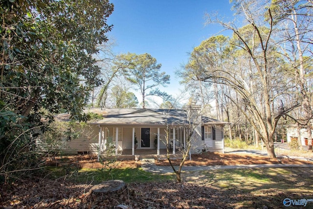 view of front of house featuring crawl space and a porch