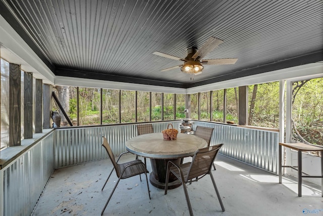 sunroom / solarium with ceiling fan