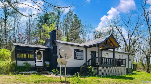 view of front of house with a front yard