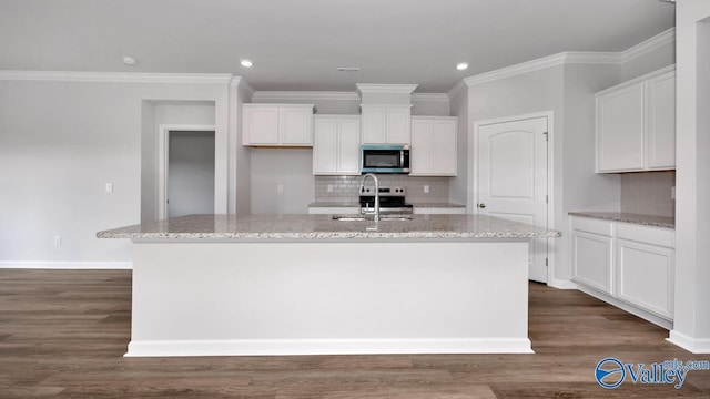 kitchen featuring white cabinets, a center island with sink, dark wood-style floors, and appliances with stainless steel finishes