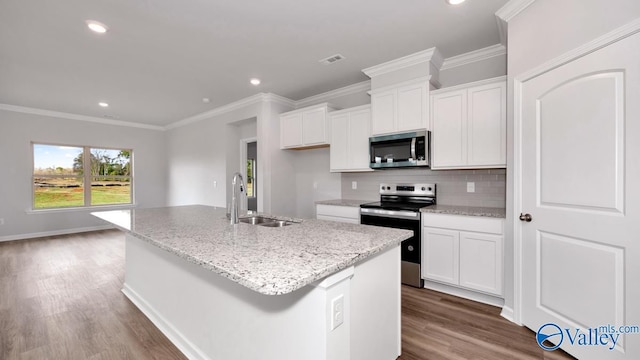 kitchen with white cabinets, visible vents, a kitchen island with sink, stainless steel appliances, and a sink
