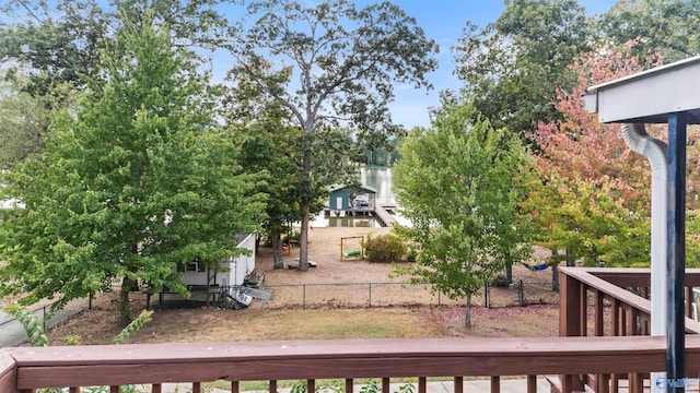 view of yard with an outdoor structure