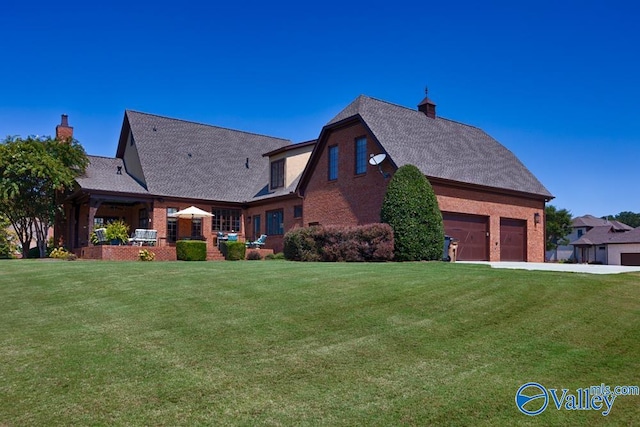 view of front of house with a front lawn and covered porch