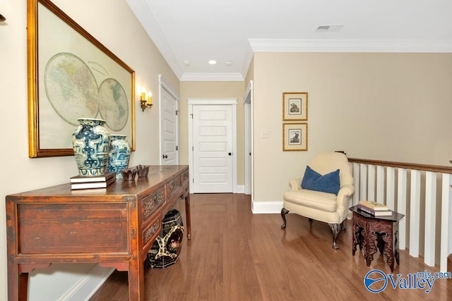 living area featuring dark wood-type flooring and crown molding