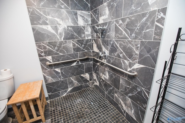 bathroom featuring toilet and tiled shower